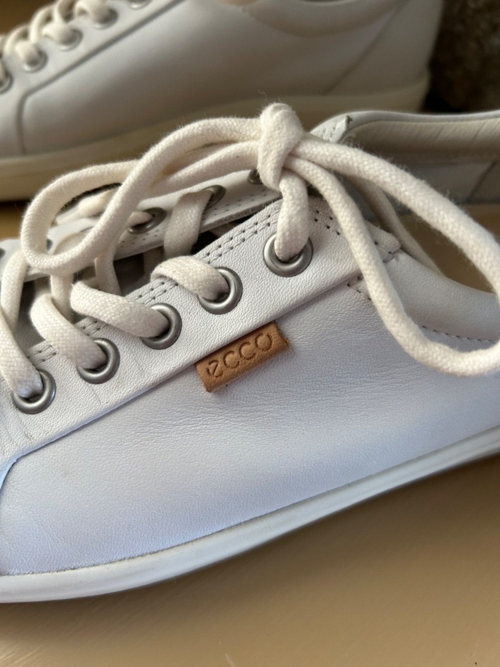 Ecco White women's 8.5 casual sneakers - Picture 3 of 13
